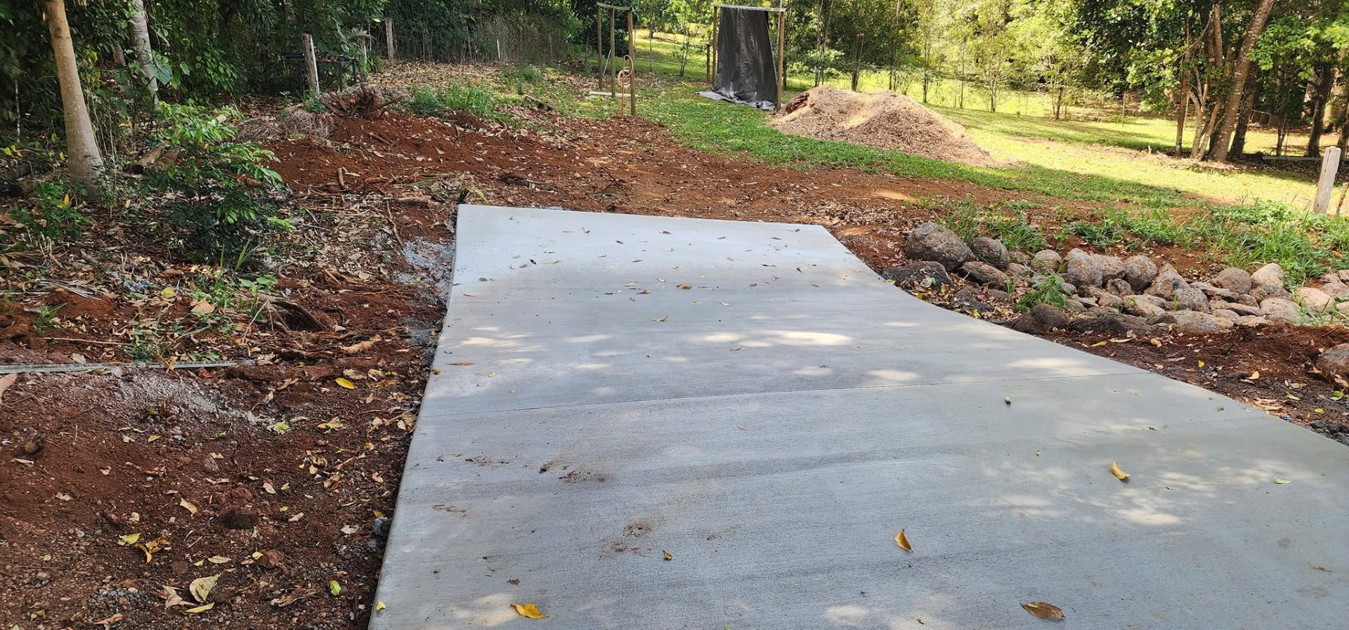 Curved driveway pour, Malanda  -  Crest Concreting